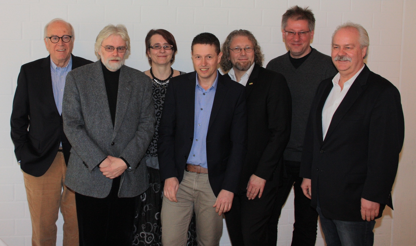 Der neue Vorstand des FDP Kreisverbands Kleve-Geldern (v.l.n.r.: Frans de Ridder (Beisitzer), Thomas Wittenburg (Beisitzer/Pressesprecher), Dorrit Klapdor (Beisitzerin), Stephan Haupt (stv. Vorsitzender), Ralf Klapdor (Vorsitzender), Boris Gulan (Beisitzer), Kay Erhardt (stv. Vorsitzender). Nicht auf dem Foto sind Schatzmeisterin Gaby Meinert und Schriftführer Ralf Schmitz. Der neue Vorstand des FDP Kreisverbands Kleve-Geldern (v.l.n.r.: Frans de Ridder (Beisitzer), Thomas Wittenburg (Beisitzer/Pressesprecher), Dorrit Klapdor (Beisitzerin), Stephan Haupt (stv. Vorsitzender), Ralf Klapdor (Vorsitzender), Boris Gulan (Beisitzer), Kay Erhardt (stv. Vorsitzender). Nicht auf dem Foto sind Schatzmeisterin Gaby Meinert und Schriftführer Ralf Schmitz.